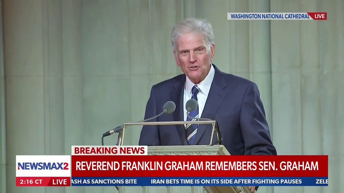 "Je serai leur Dieu et ils seront mes enfants." Le révérend Franklin Graham lit les Écritures en souvenir…