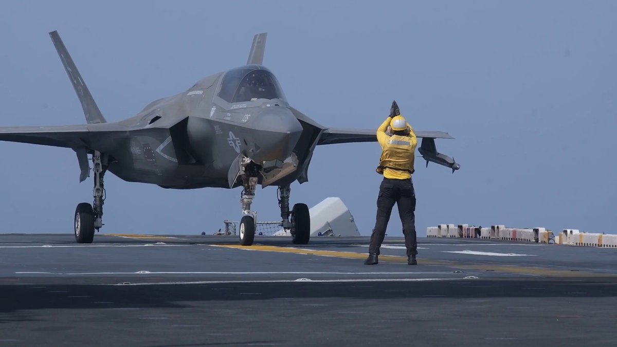 CENTCOM : "Les marins préparent les avions de combat furtifs F-35B du Corps des Marines des États-Unis…