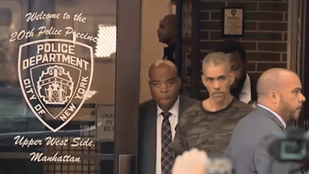 Les accusations du suspect d'avoir poignardé "Allahu Akbar" à New York révélées et crie un message bizarre lors d'une promenade