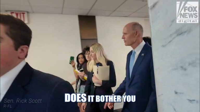 VOIR : @SenRickScott riposte à un manifestant d'extrême gauche qui le chahute à propos de ses positions…