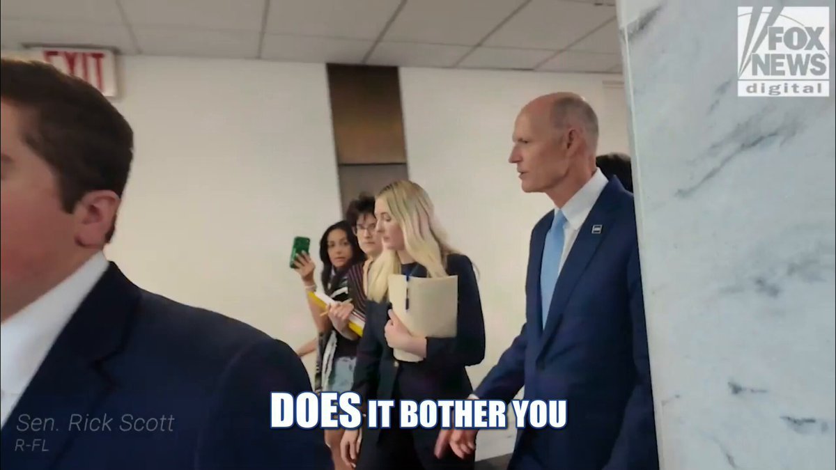 VOIR : @SenRickScott riposte à un manifestant d'extrême gauche qui le chahute à propos de ses positions…