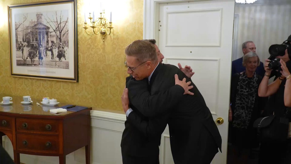Zelensky publie aujourd'hui une vidéo de sa rencontre avec le président finlandais Alexander Stubb à la…