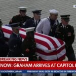 🇺🇸 Le cercueil de l'ancien sénateur Lindsey Graham entre au Capitole des États-Unis.