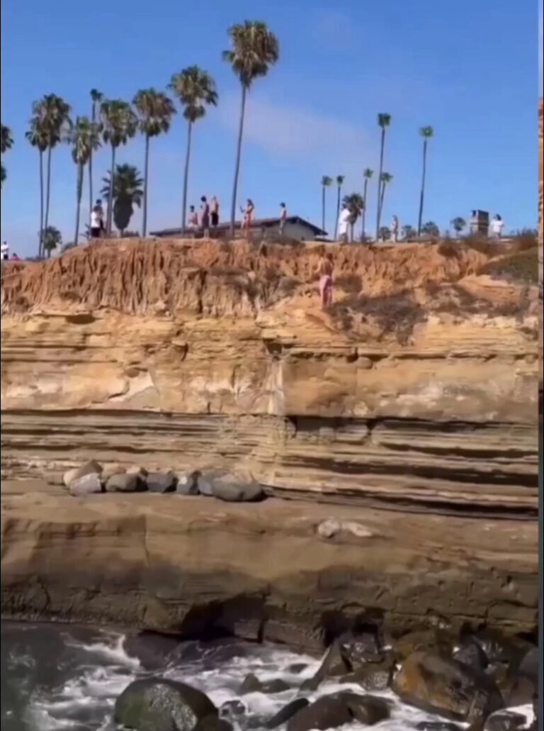 Un adolescent hospitalisé après avoir heurté un rocher alors qu'il sautait d'une falaise aux Sunset Cliffs…