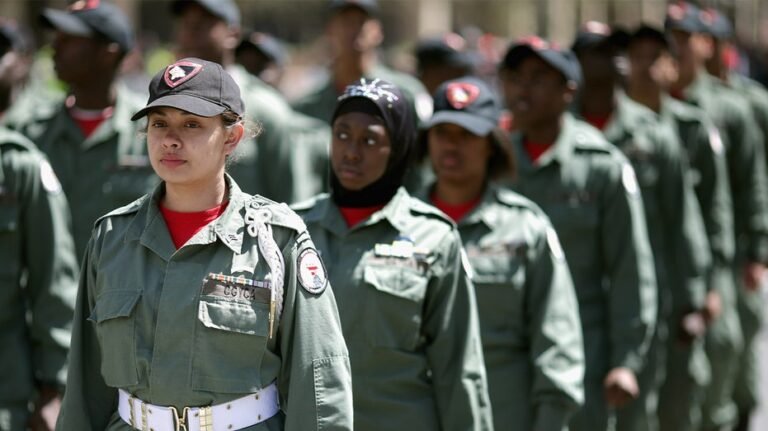 19 cadets se sont précipités vers les hôpitaux après qu'une maladie mystérieuse ait frappé une académie de jeunesse de style militaire dans la région de Washington