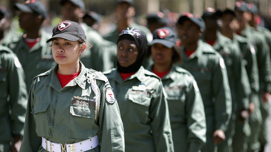 19 cadets se sont précipités vers les hôpitaux après qu'une maladie mystérieuse ait frappé une académie de jeunesse de style militaire dans la région de Washington