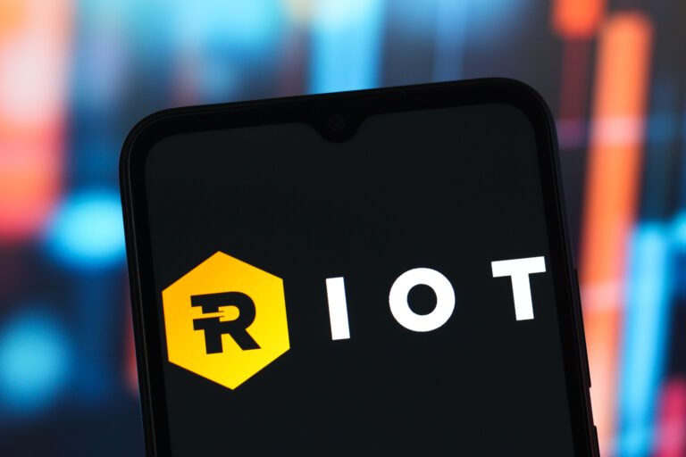 Le titre de Riot Platforms grimpe grâce à un accord de centre de données de 9,1 milliards de dollars avec Anthropic