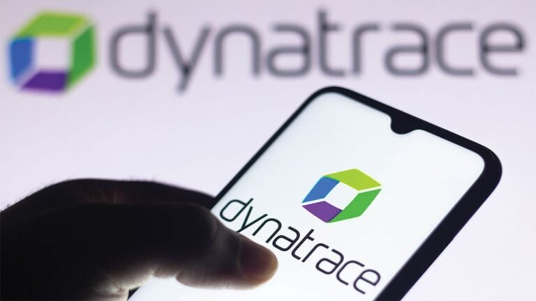 Gains Dynatrace, revenus, vues principales des principales mesures. Le stock est en hausse.