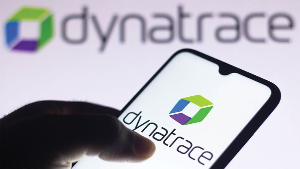 Gains Dynatrace, revenus, vues principales des principales mesures. Le stock est en hausse.