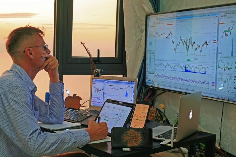 Josh Brown déclare « Faites une pause dans AI CapEx World » et met en évidence ses 2 meilleures sélections d'actions dans le secteur de la santé