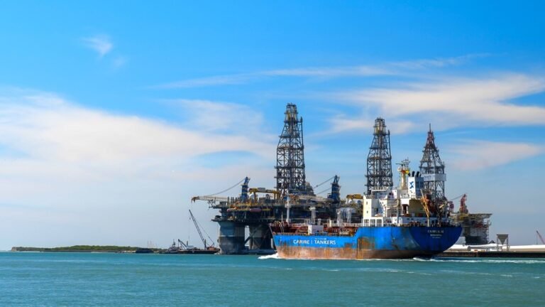 Le bénéfice de PetroChina au premier semestre bondit de 22 % pour atteindre un niveau record