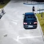 Trois hommes polonais ont sauvé la vie d'une fillette de 4 ans à Łomża en étendant une couverture et en la…