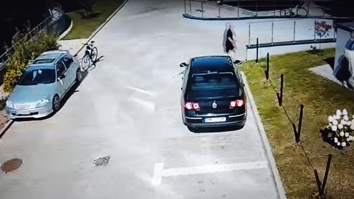 Trois hommes polonais ont sauvé la vie d'une fillette de 4 ans à Łomża en étendant une couverture et en la…