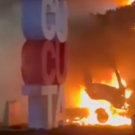 Deux attentats à la voiture piégée secouent une ville colombienne quelques jours avant que « El Tigre » soutenu par Trump ne prenne le pouvoir