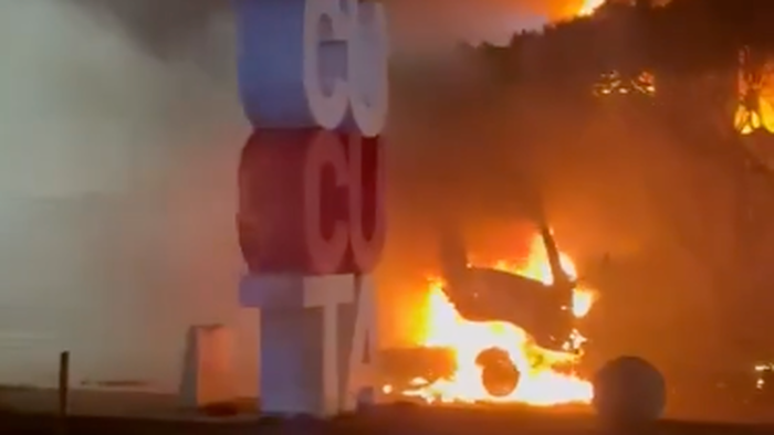 Deux attentats à la voiture piégée secouent une ville colombienne quelques jours avant que « El Tigre » soutenu par Trump ne prenne le pouvoir