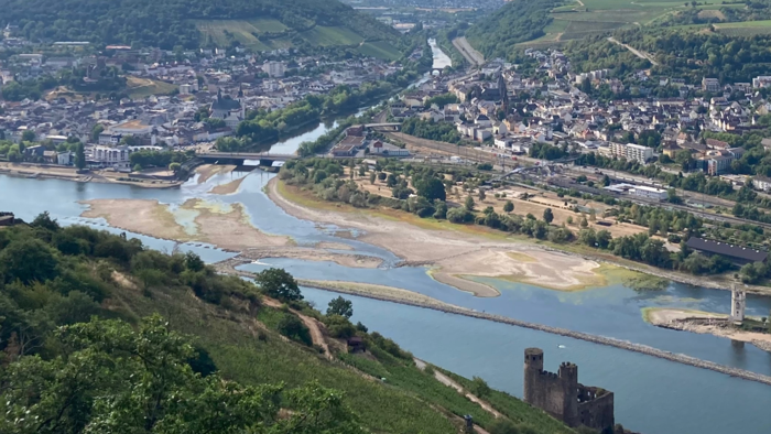 Un cauchemar logistique se déroule alors que le Rhin plonge vers un niveau record