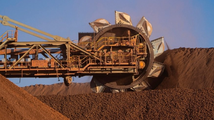 Le minerai de fer est inférieur à 100 dollars alors que l'UBS prévient que "les fondamentaux se détériorent"