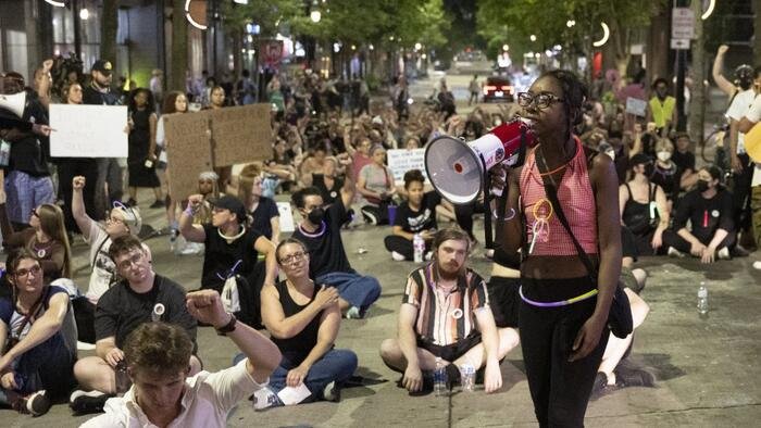 Au moins dix agitateurs arrêtés à Madison alors que la sale « zone autonome » est démantelée