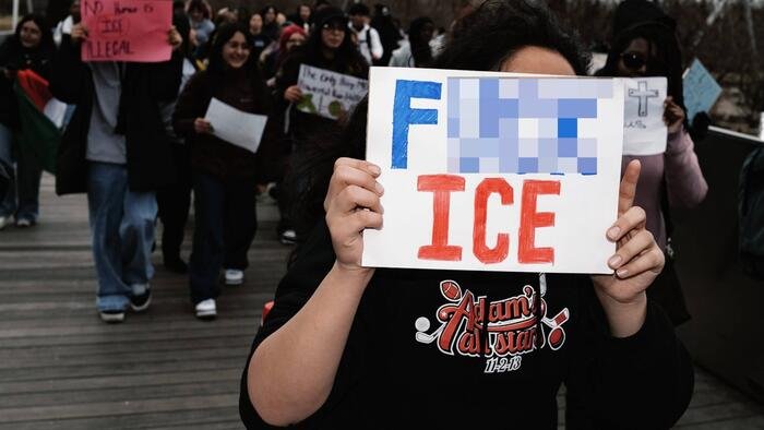 Un autre signe des temps : « F**k ICE »