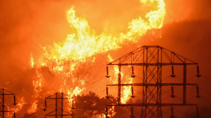 PG&E et les services publics de Californie s'effondrent alors que le projet de loi Wildfire déclenche une vague de déclassement