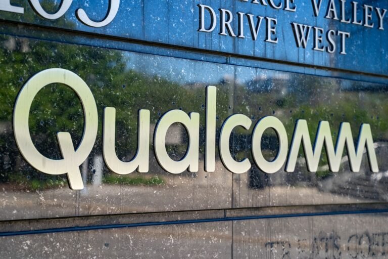 Pourquoi les investisseurs ne devraient pas subir la baisse des revenus des combinés de Qualcomm, selon les experts