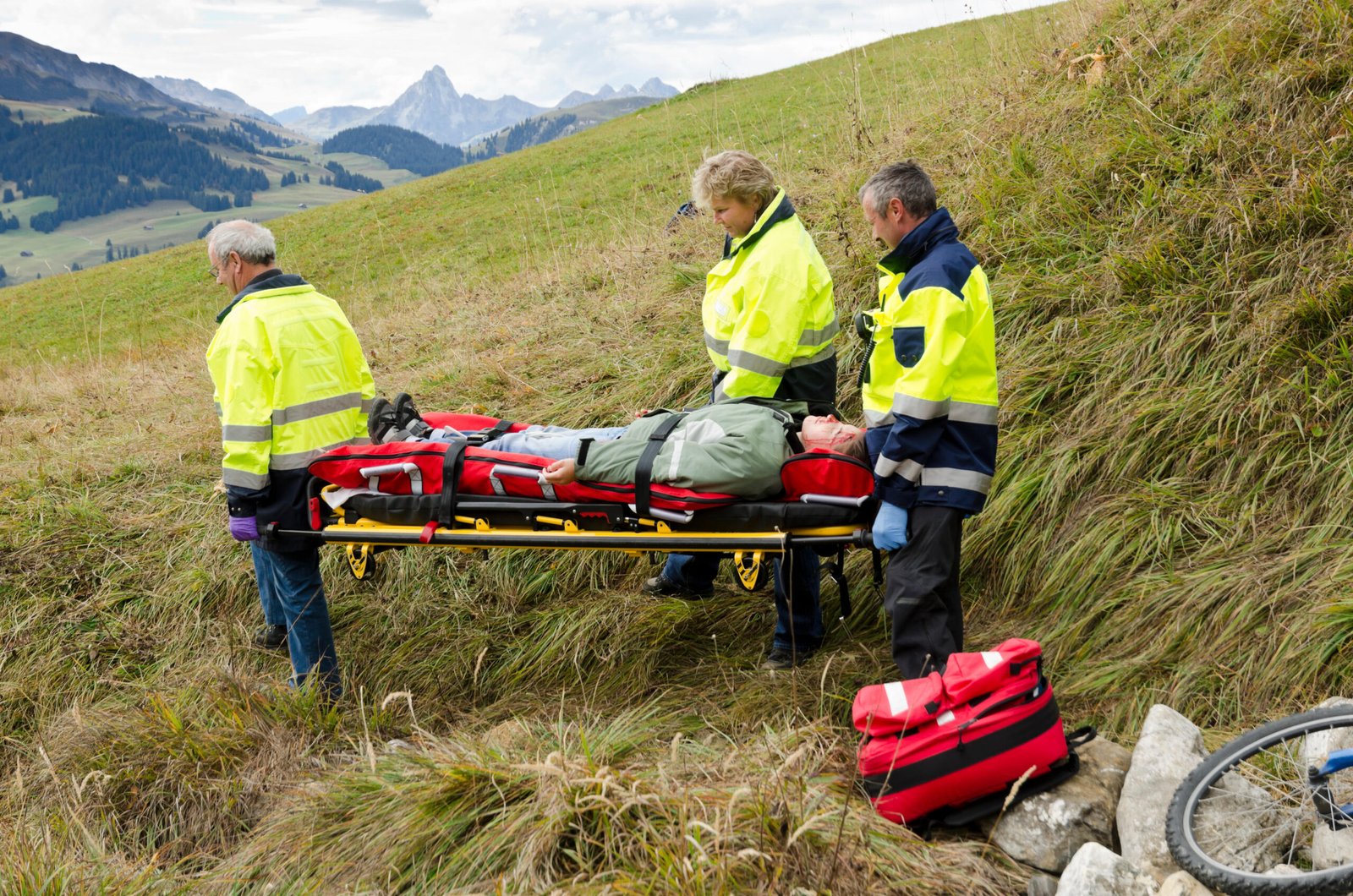 Assurance évacuation médicale d’urgence : ce qu’elle couvre, ce qu’elle coûte et comment comparer les plans