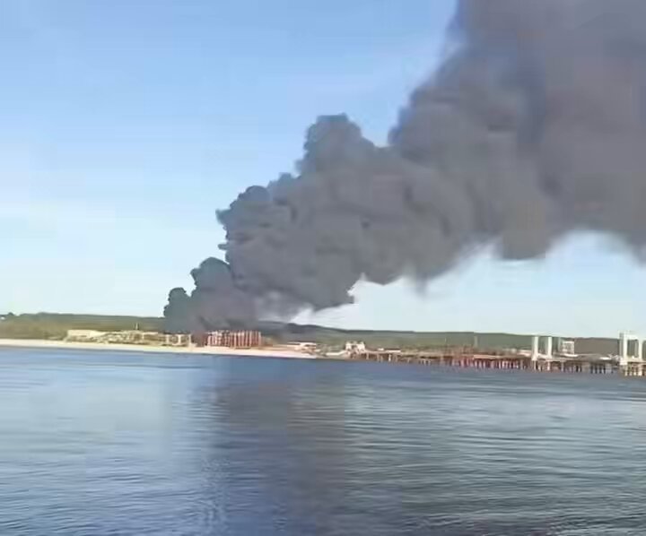Une usine russe de carburants et de lubrifiants a explosé et pris feu cet après-midi à Perm.