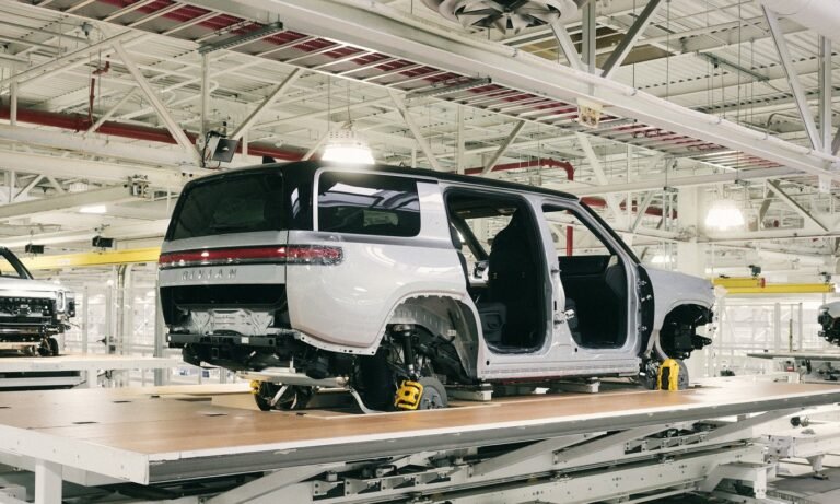 Rivian vaut 23 milliards de dollars avec le R2 en pleine montée en puissance. Où sera le stock dans 3 ans ?
