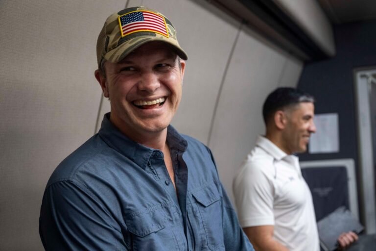 Le président Trump soutient SecWar Pete Hegseth au milieu des rumeurs des médias grand public