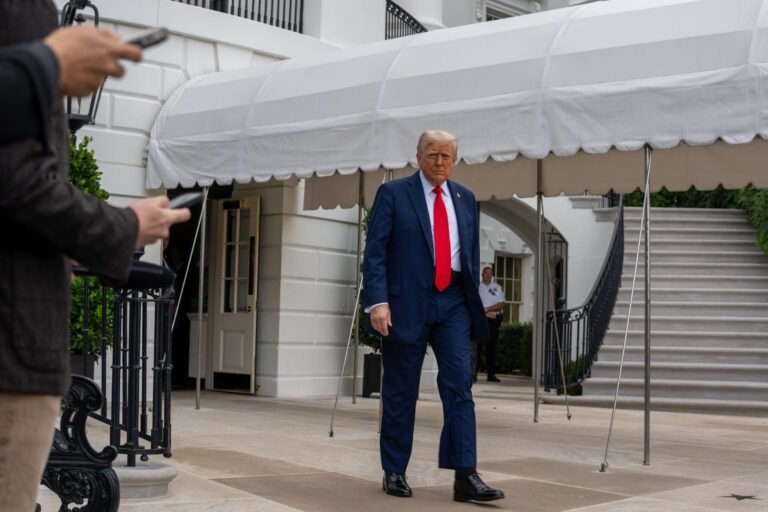 Le président Trump fait le point sur la construction de la salle de bal à la Maison Blanche