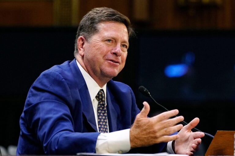Jay Clayton a prêté serment en tant que directeur du renseignement national