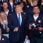 Le président Trump rend hommage aux athlètes américains des Jeux olympiques et paralympiques d’hiver à la Maison Blanche