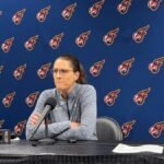 L’entraîneur d’Indiana Fever dit qu’elle « n’est pas assez instruite d’un point de vue scientifique » pour…