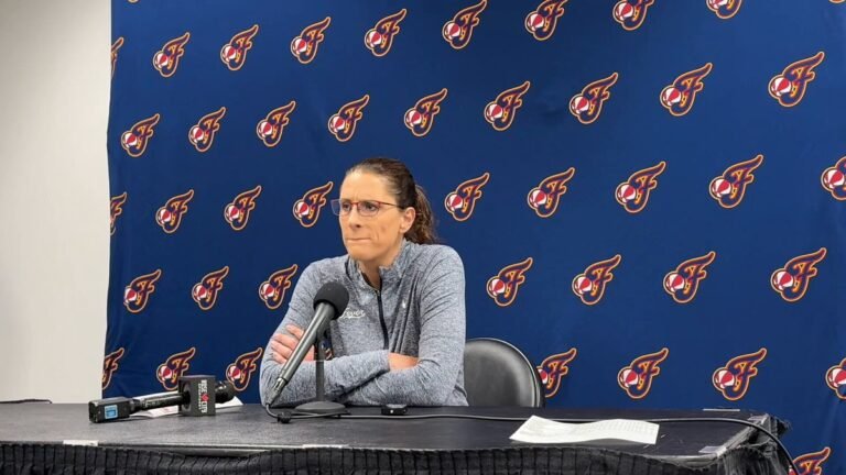 L’entraîneur d’Indiana Fever dit qu’elle « n’est pas assez instruite d’un point de vue scientifique » pour…
