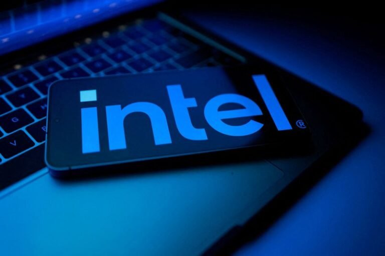 Intel lance une vente d'actions pour 15 milliards de dollars alors que le redressement fait grimper les actions