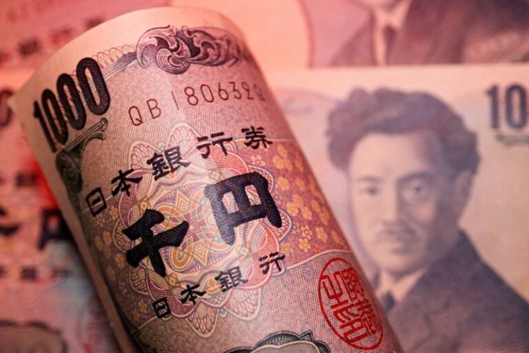 Le yen recule mais maintient ses gains d'intervention, les traders alertent sur davantage d'action