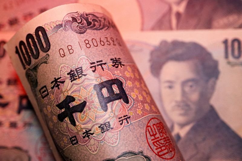 Le yen recule mais maintient ses gains d'intervention, les traders alertent sur davantage d'action