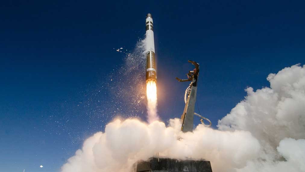 Les rivaux de SpaceX rapportent des bénéfices mitigés ; Rocket Lab coule sur d'éventuels retards neutroniques