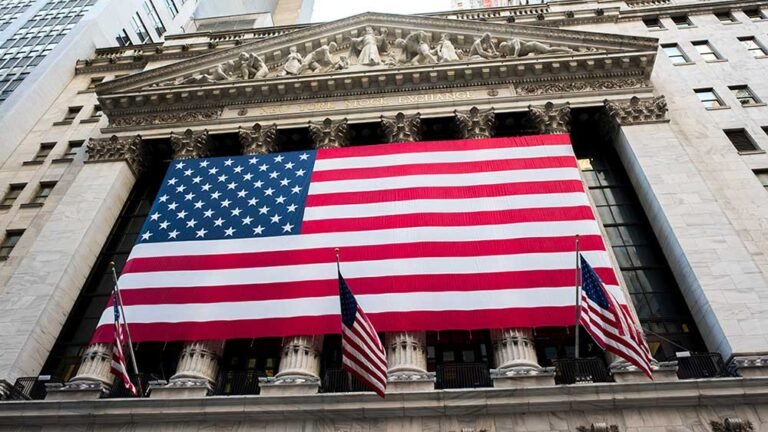 Marché boursier aujourd'hui : le Nasdaq éclate alors que les emplois de juillet manquent et atténuent la vue sur les taux ; Les actions aurifères brillent (couverture en direct)