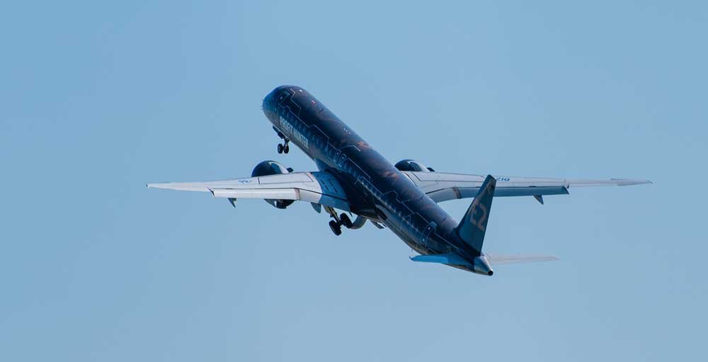 Embraer continue de devancer Boeing et Airbus. C'est dans une zone d'achat maintenant.