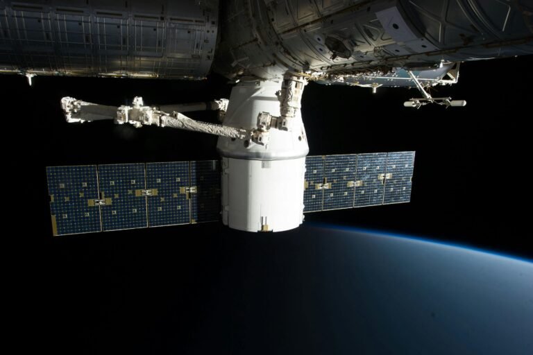 Jim Cramer dit aux investisseurs d'accumuler SpaceX sur le long terme