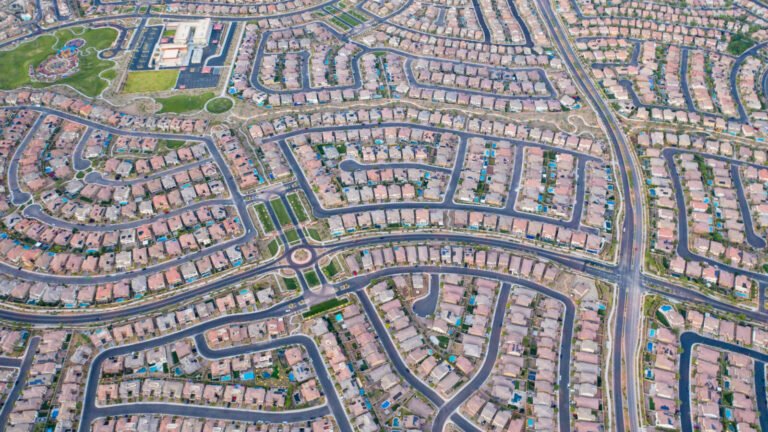 Wall Street se tourne vers Zillow et les revenus hypothécaires Rocket pour trouver des indices sur le marché immobilier en forme de K