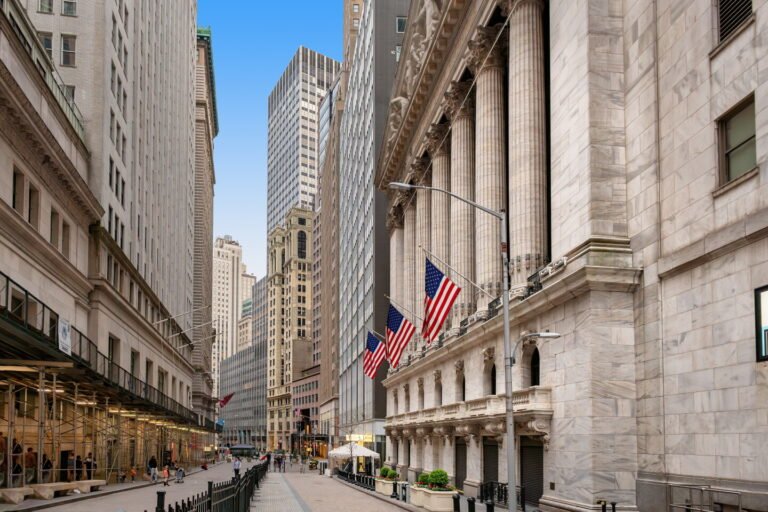 La stratégie « Berkshire Hathaway » de KKR porte ses fruits avec une vente USI pour 17 milliards de dollars