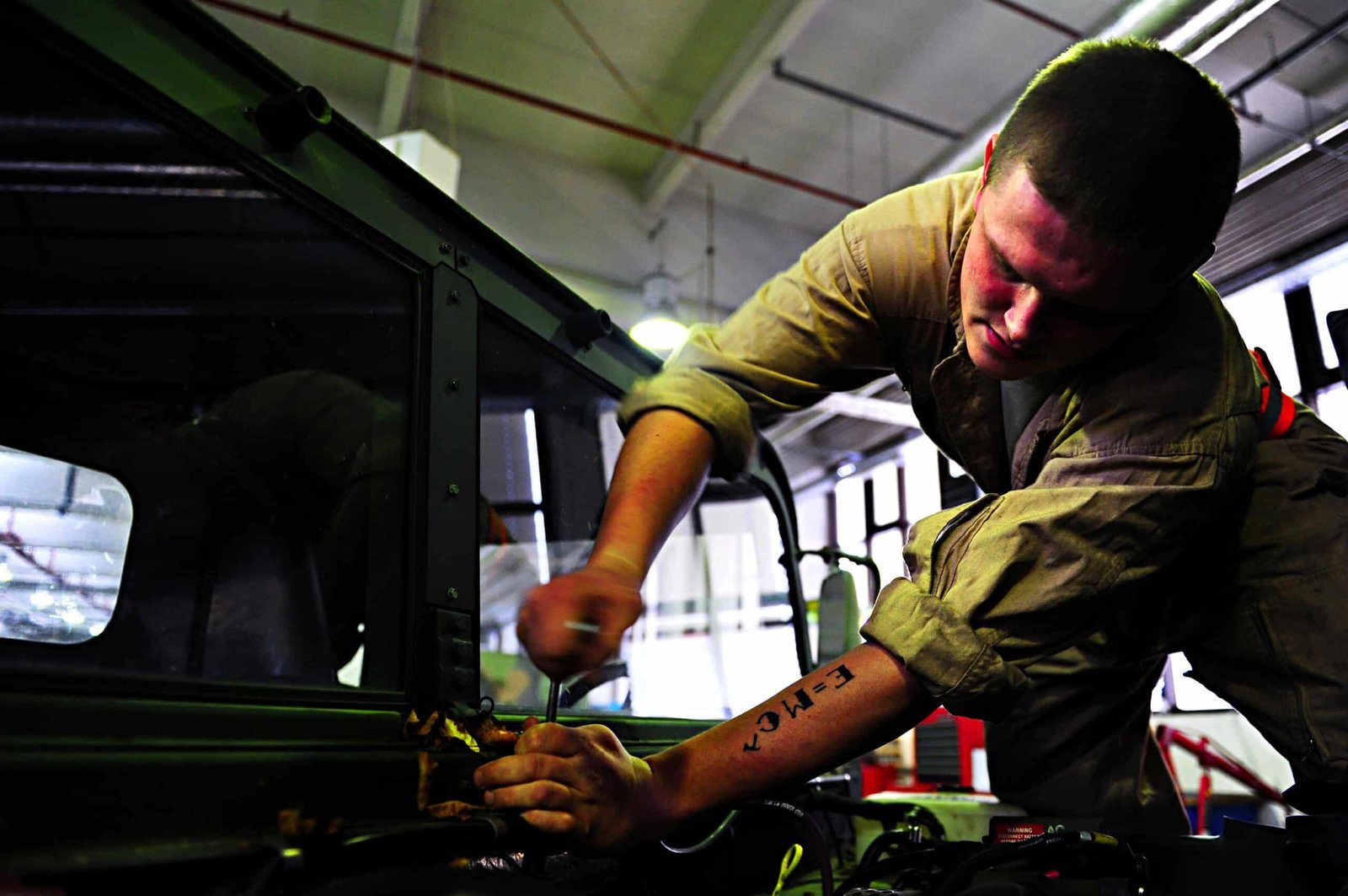 Isuzu embauche des vétérans pour des apprentissages de technicien rémunérés. Les salaires peuvent affecter la sécurité sociale.