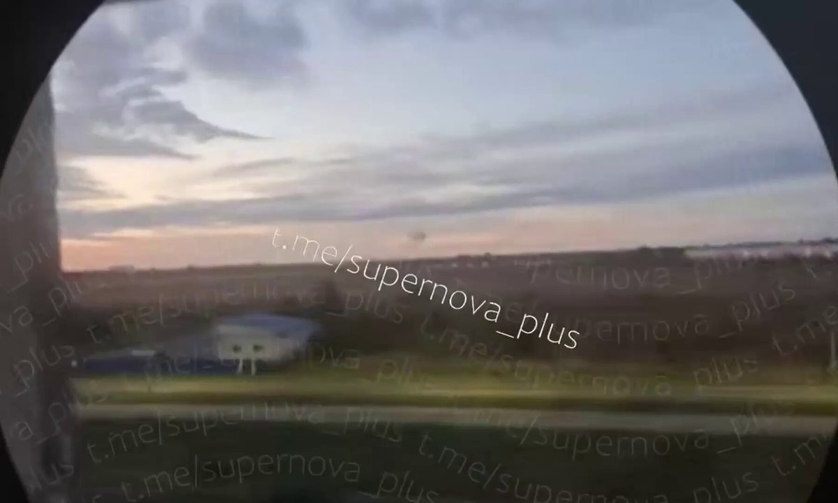 Les drones d'attaque ukrainiens ont frappé la base aérienne russe d'Engels ce matin, qui abrite la flotte…