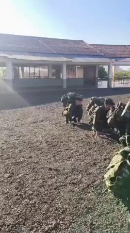 🇨🇴 Un séisme de magnitude 7,4 a frappé la Colombie en plein exercice d'entraînement militaire sur un champ…