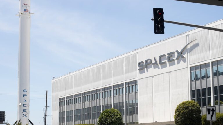 Un investisseur de SpaceX pensait détenir 300 000 $ d'actions, puis a découvert que son entreprise les avait vendues sans préavis.