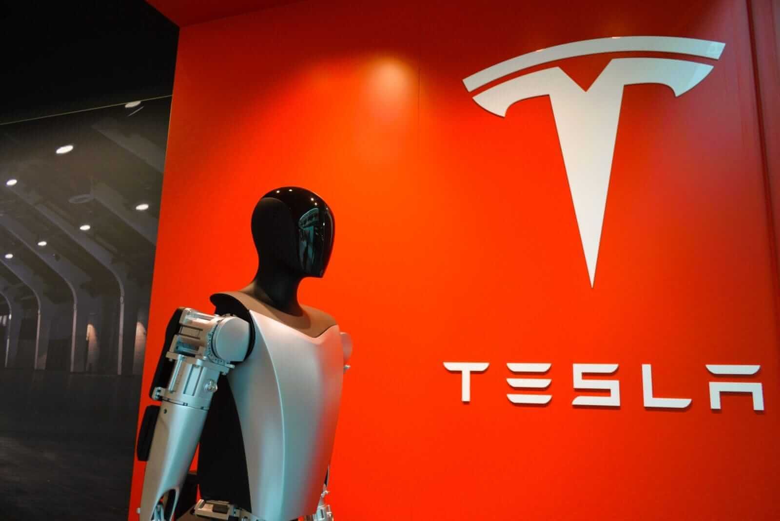 Tesla vient de perdre son meilleur ingénieur en puces au profit d'une autre entreprise. Considérez cela comme un revers gérable pour les actions TSLA.