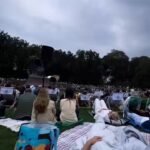 Un autre dimanche d'été à Varsovie… Depuis 7 décennies, des concerts gratuits de musique Chopin sont…