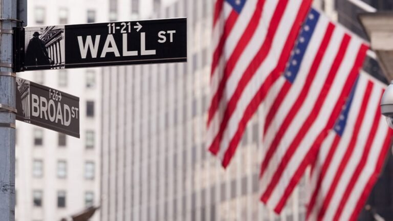 Marché boursier aujourd'hui : le Dow augmente, le Nasdaq chute alors que les actions d'IA Sandisk et Western Digital plongent dans leurs bénéfices (couverture en direct)